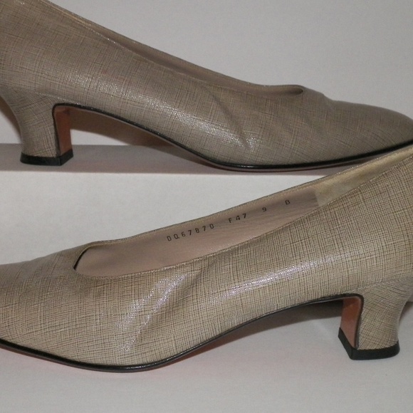 Salvatore Ferragamo Classic Leather Shoes Size 9B - Picture 2 of 5